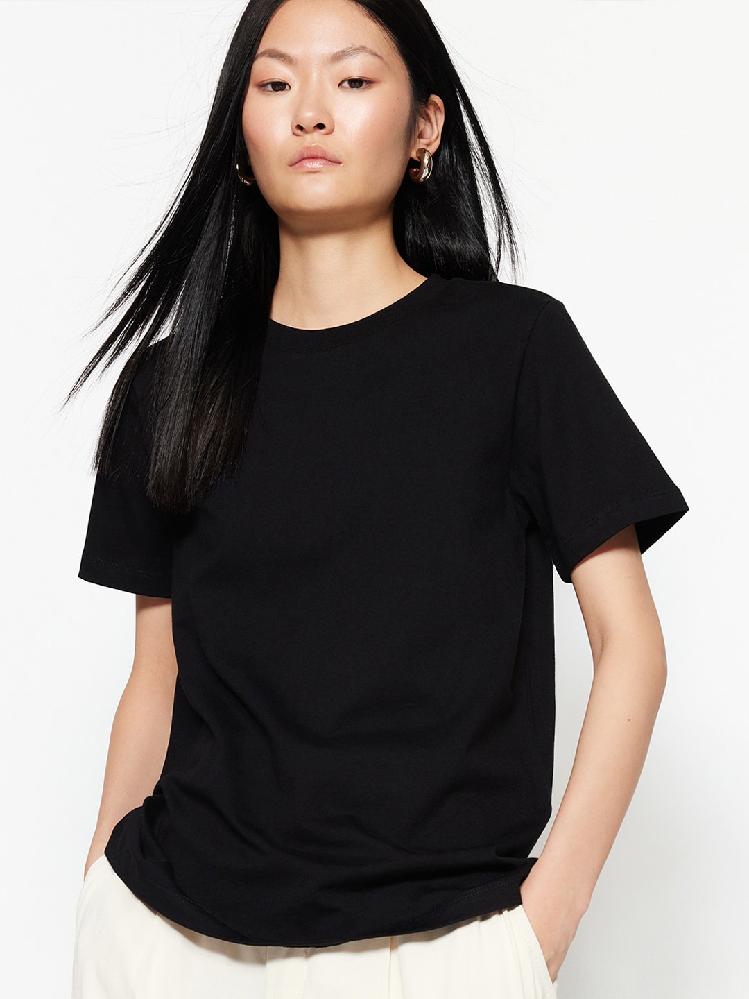 

Trendyol Round Neck T-shirt, Black