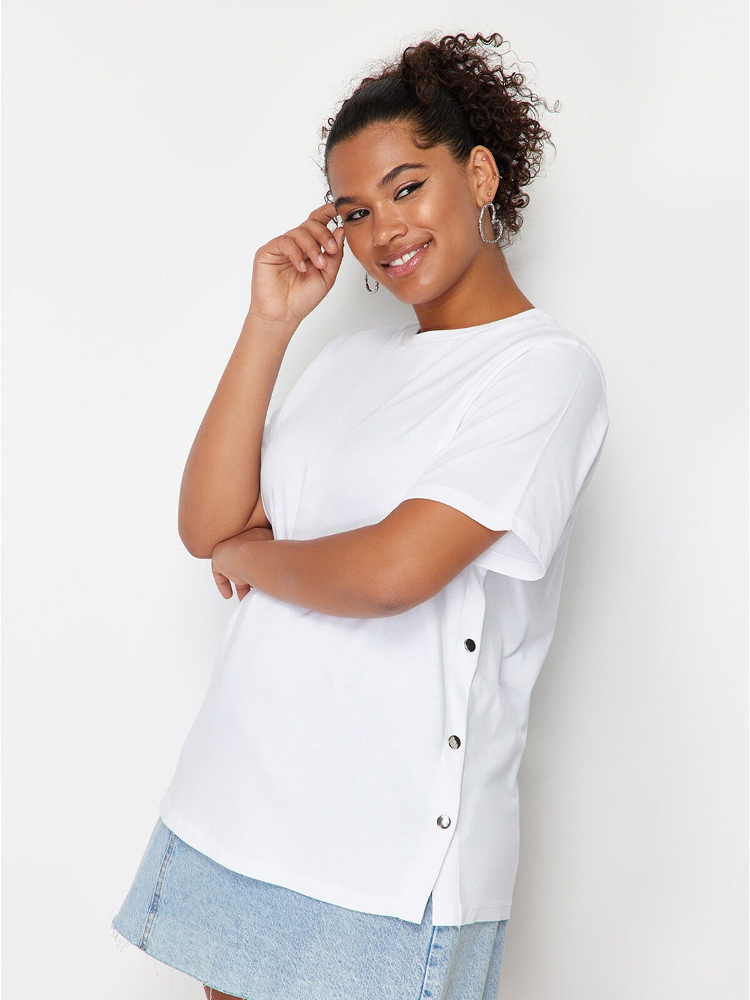 

Trendyol Round Neck Cotton T-shirt, White