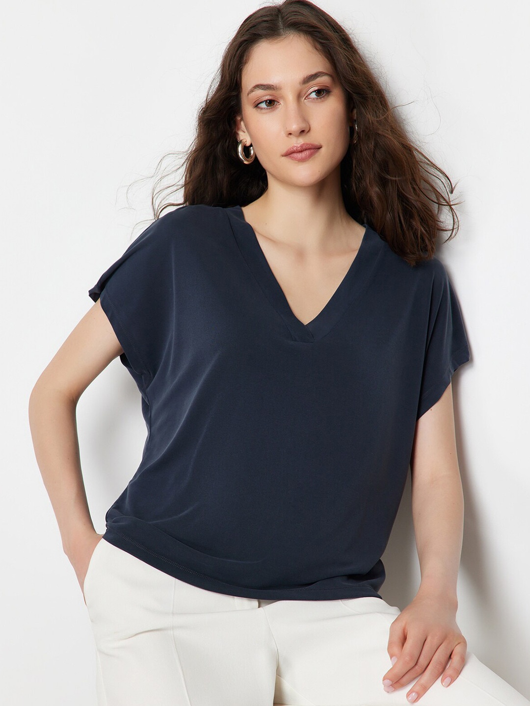 

Trendyol V-Neck Short Sleeves Cotton T-shirt, Blue