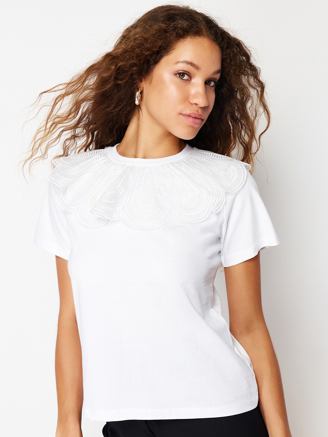 

Trendyol Round Neck Short Sleeves Cotton T-shirt, White