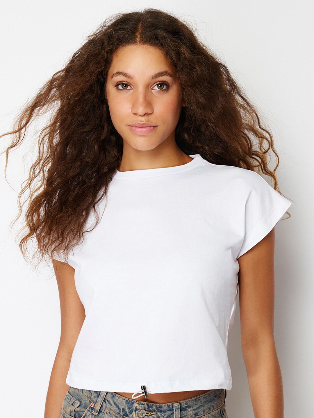 

Trendyol Round Neck Extended Sleeves Regular Fit Cotton T-shirt, Na