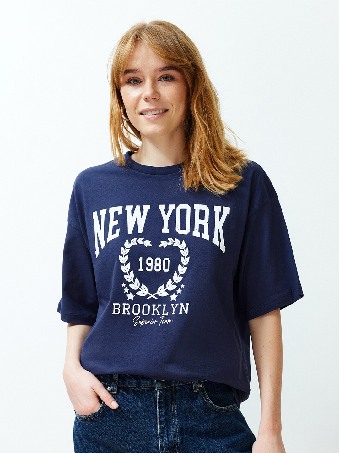 

Trendyol Round Neck Typography Drop-Shoulder Sleeves Printed Cotton T-shirt, Navy blue