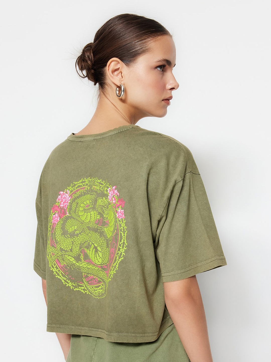 

Trendyol Typography Printed Drop-Shoulder Sleeves T-shirt, Green