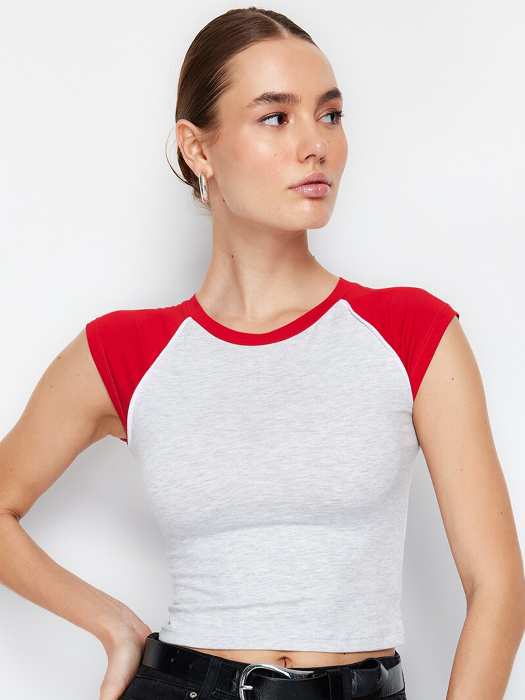 

Trendyol Colourblocked Round Neck Raglan Sleeves Crop T-shirt, Na