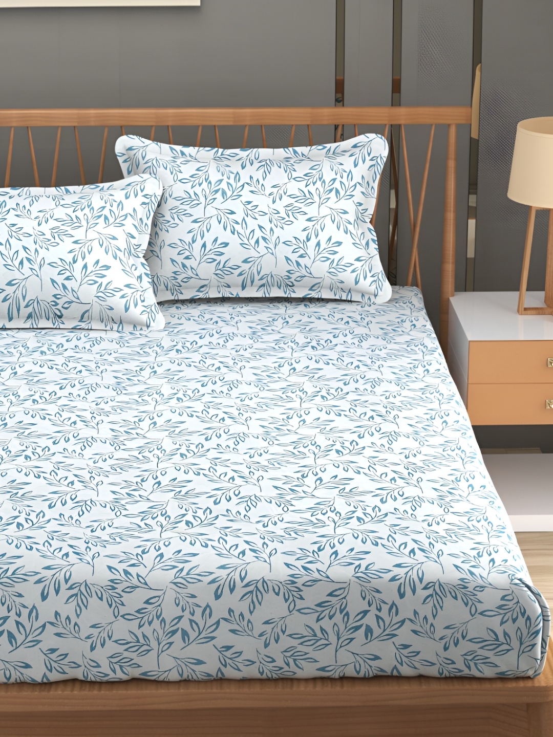 

RIDHAAN Turquoise Blue & White Floral 210 TC King Bedsheet with 2 Pillow Covers