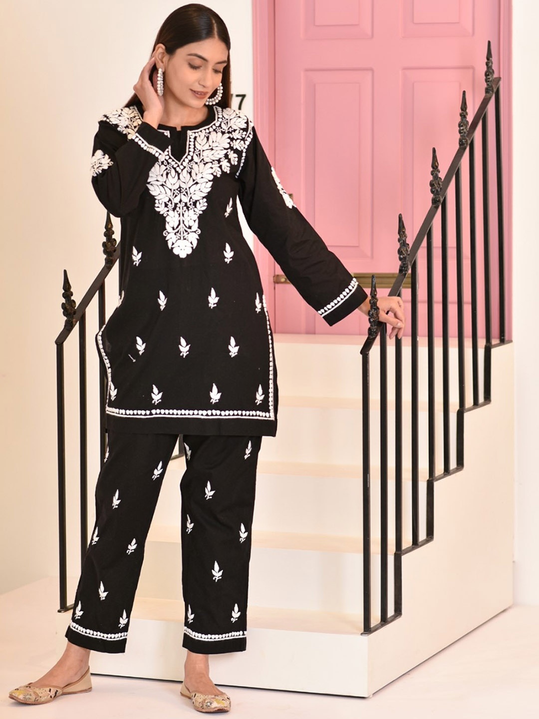 

House of Chikankari Ethnic Motifs Embroidered Kurta With Trouser, Black
