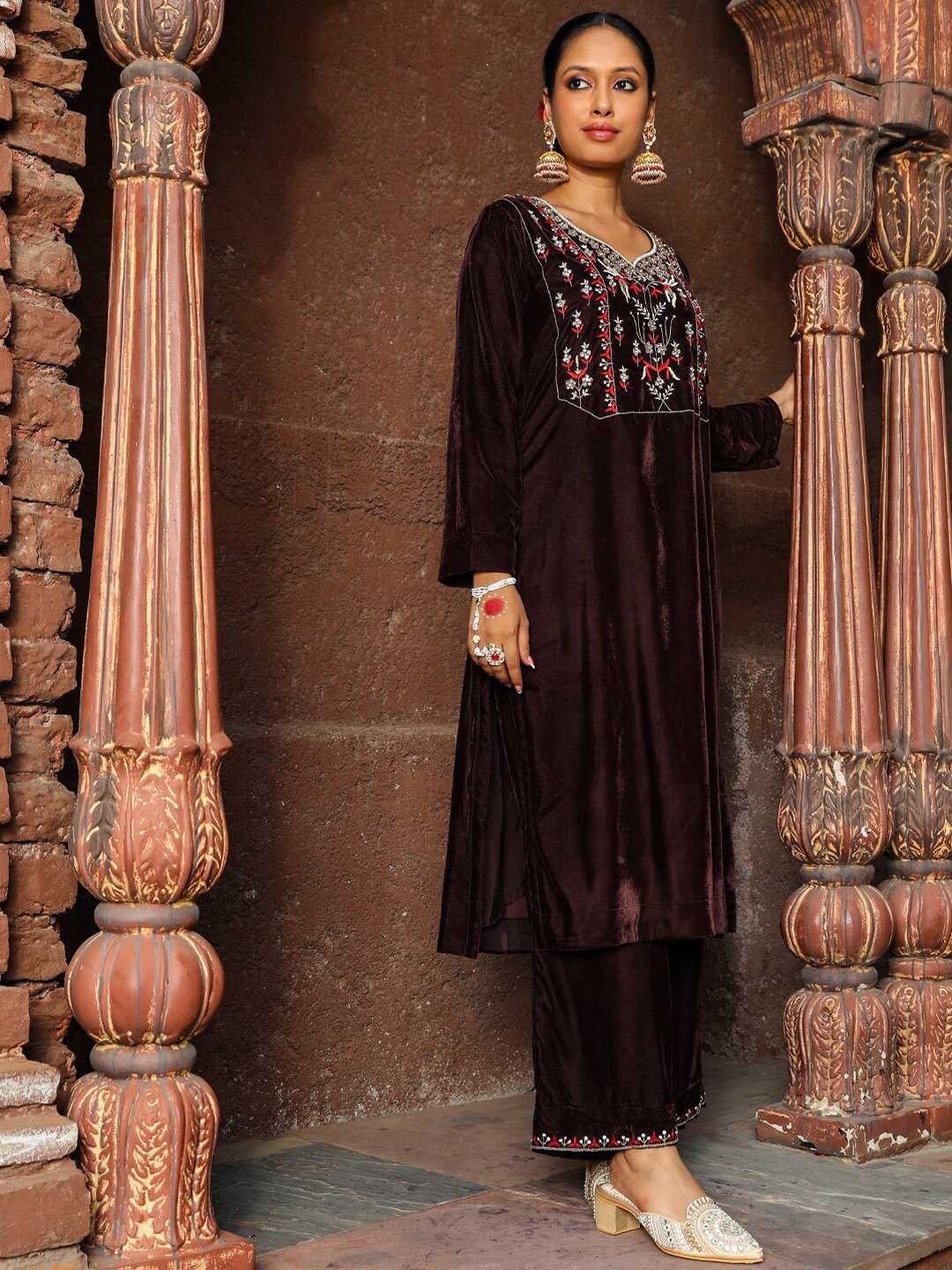 

House of Chikankari HOC Crafts Embroidered Woven Kurta Set, Brown