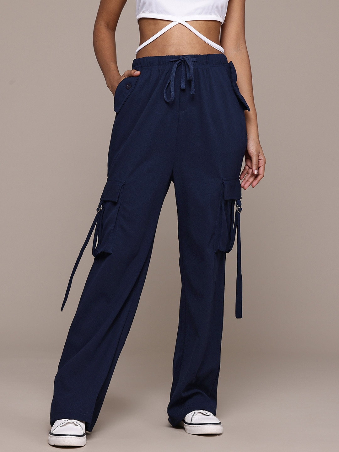 

The Roadster Lifestyle Co Women Regular Fit Cargos Trousers, Navy blue