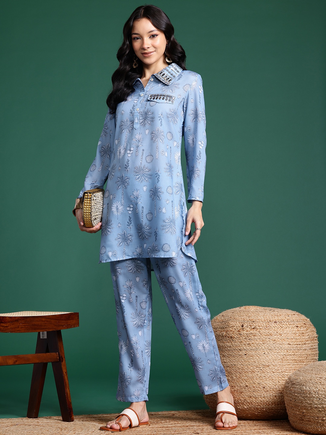 

Sangria Printed Sequinned Kurta with Trousers, Blue