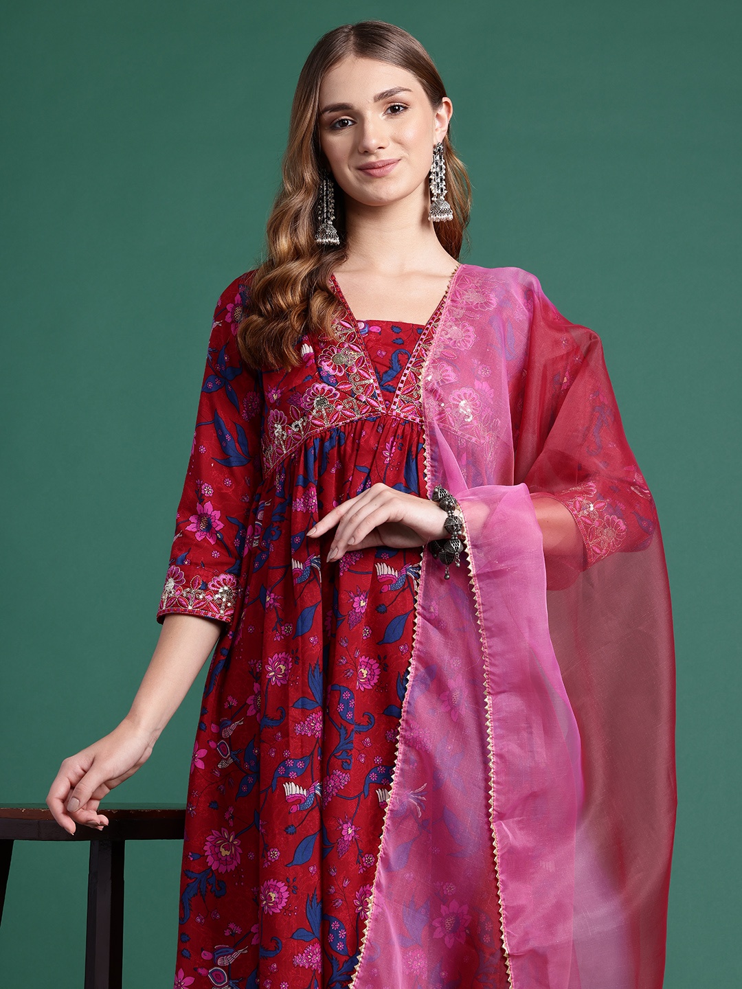 

Sangria Floral Printed Empire Kurta Set With Dupatta, Red