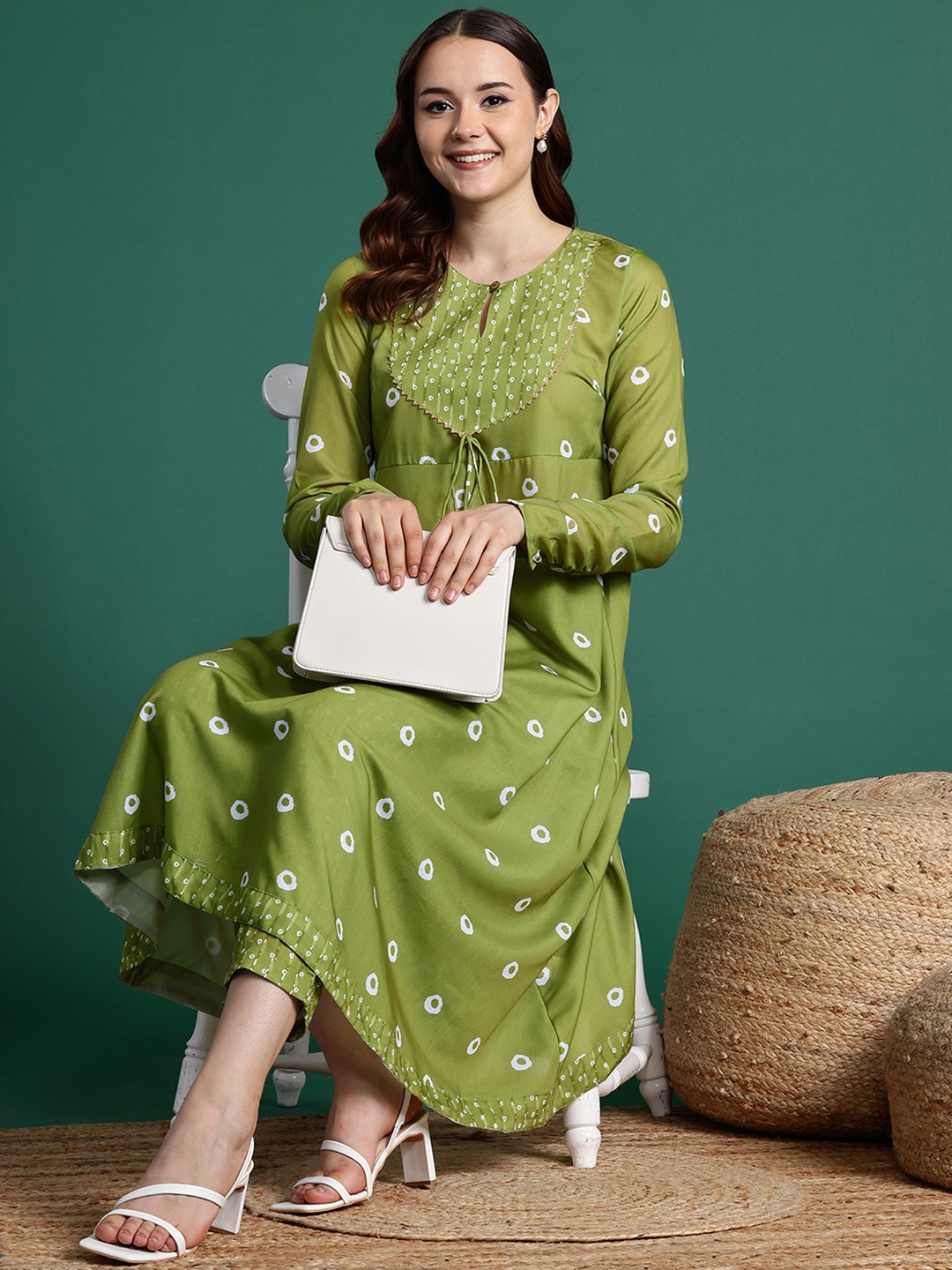 

Sangria Printed Gotta Patti Kurta with Trousers, Green