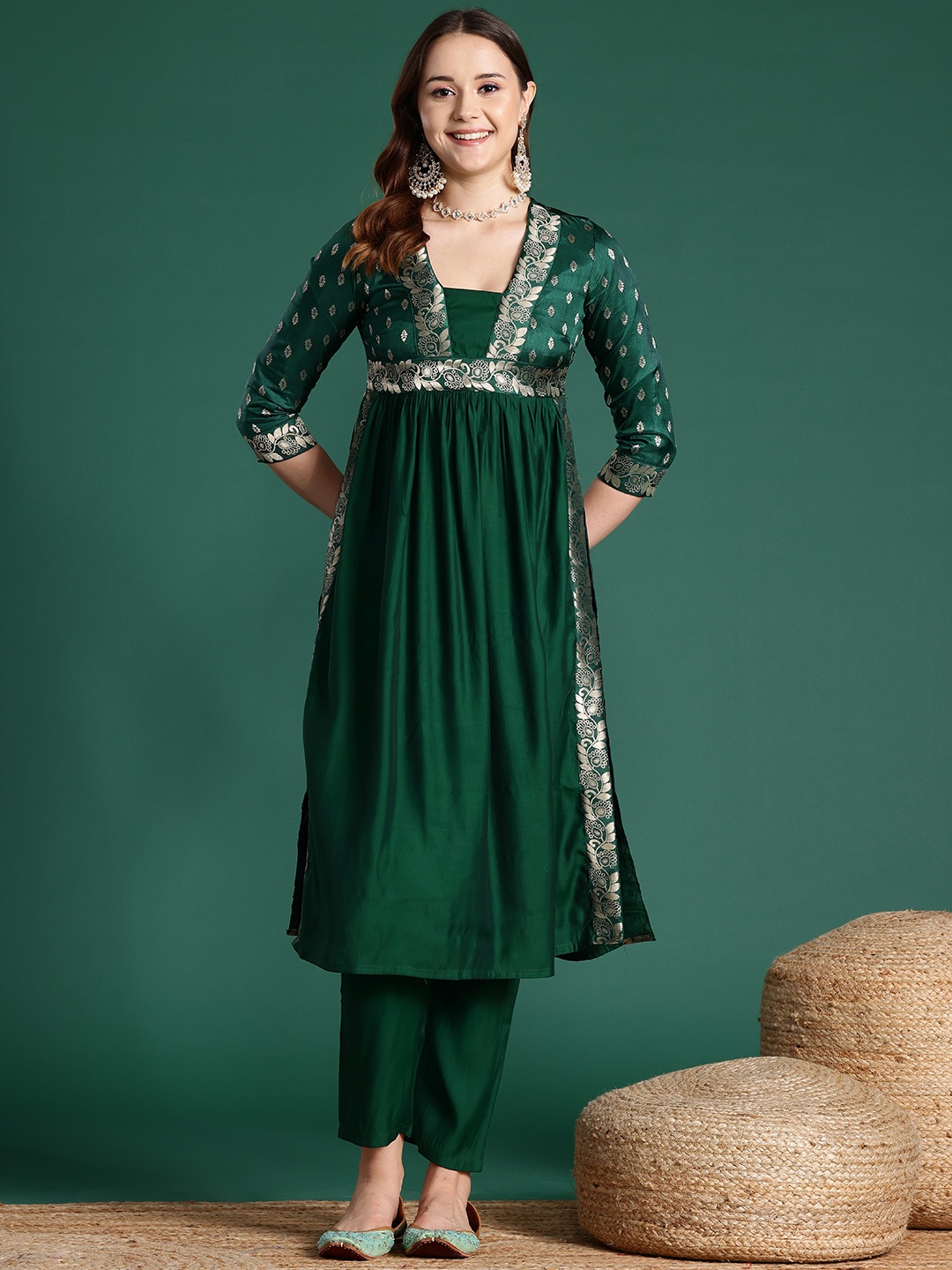 

Sangria Floral Kurta with Trousers, Green