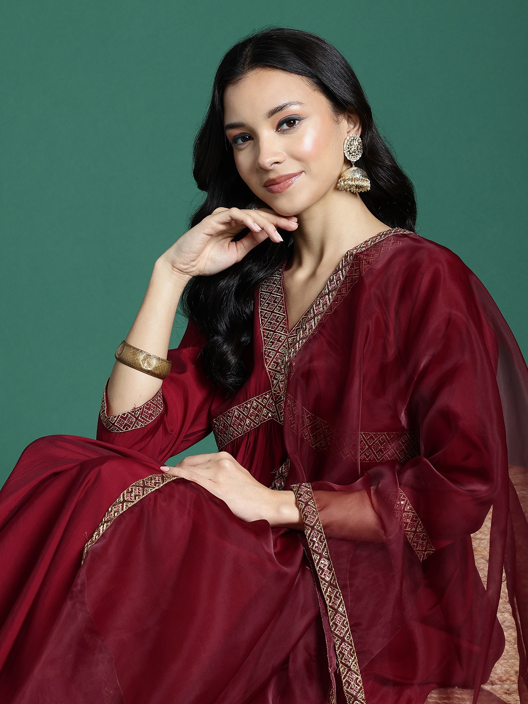 

Sangria Embroidered Kurta Set With Net Dupatta, Maroon