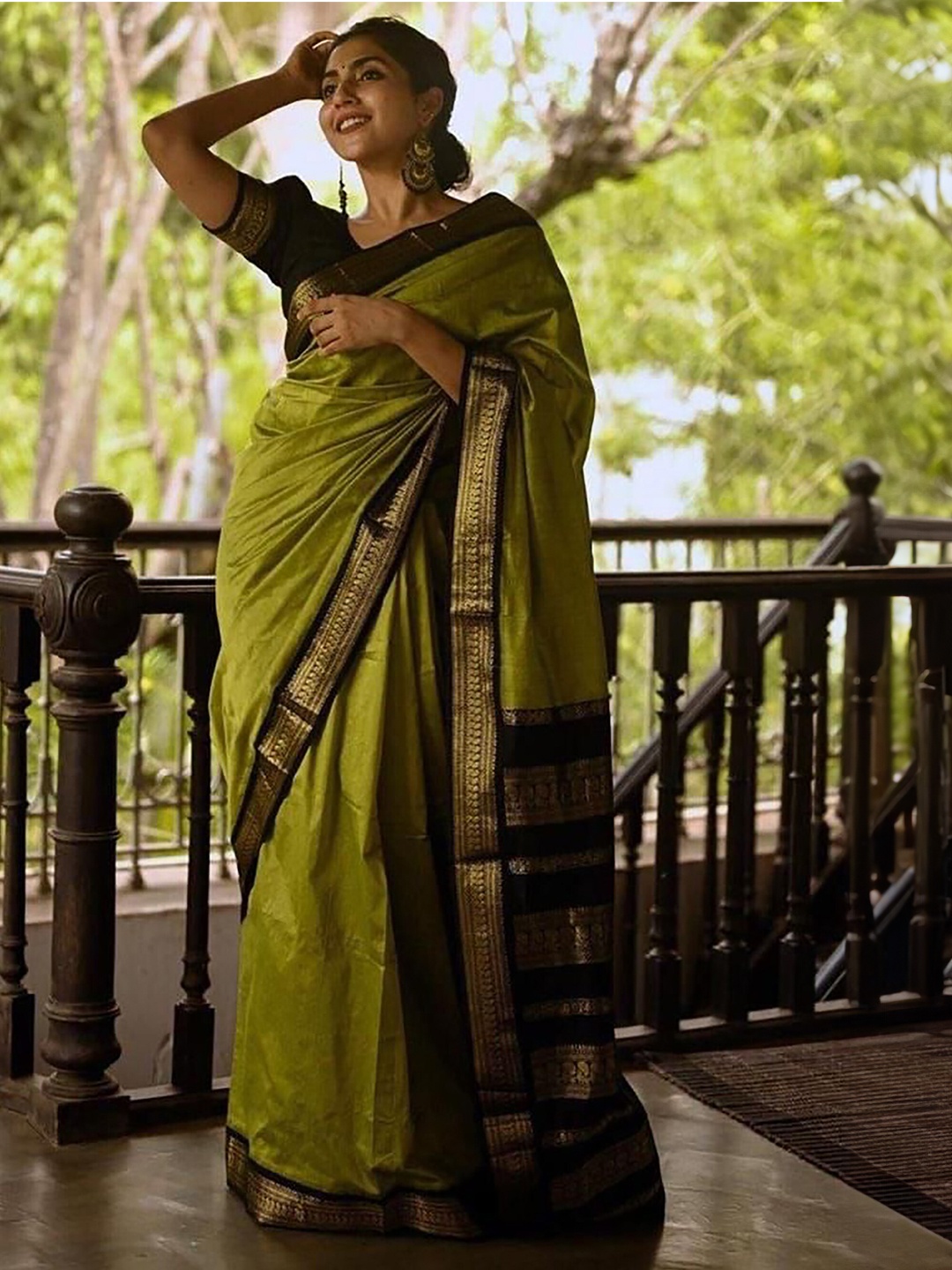 

Anjaneya Sarees Ethnic Motifs Woven Design Zari Banarasi Saree, Green