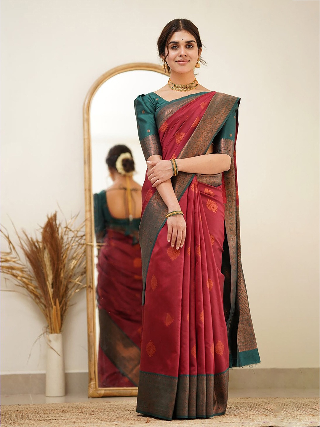 

Anjaneya Sarees Ethnic Motifs Woven Design Zari Banarasi Saree, Red