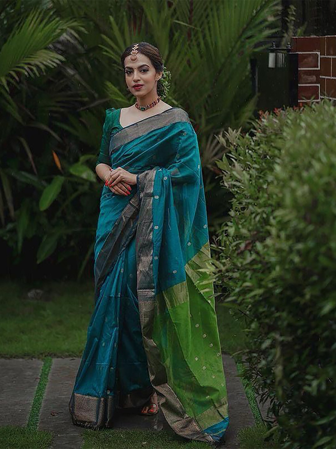 

Anjaneya Sarees Floral Woven Design Zari Banarasi Saree, Green