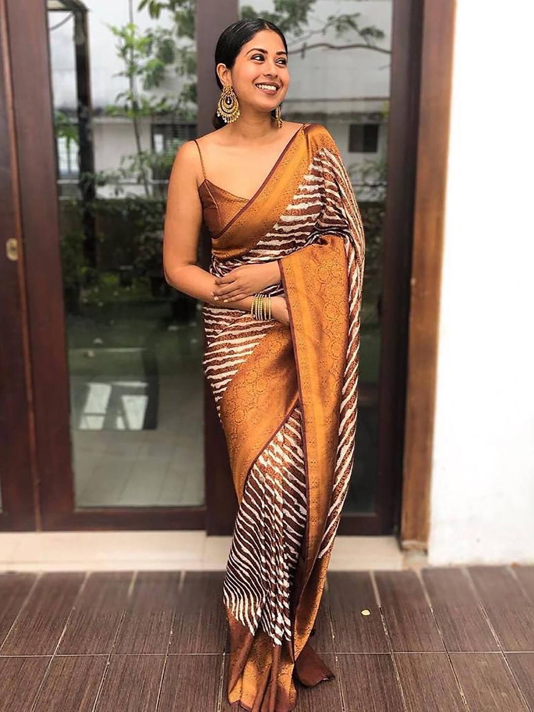 

Anjaneya Sarees Leheriya Zari Banarasi Saree, Brown