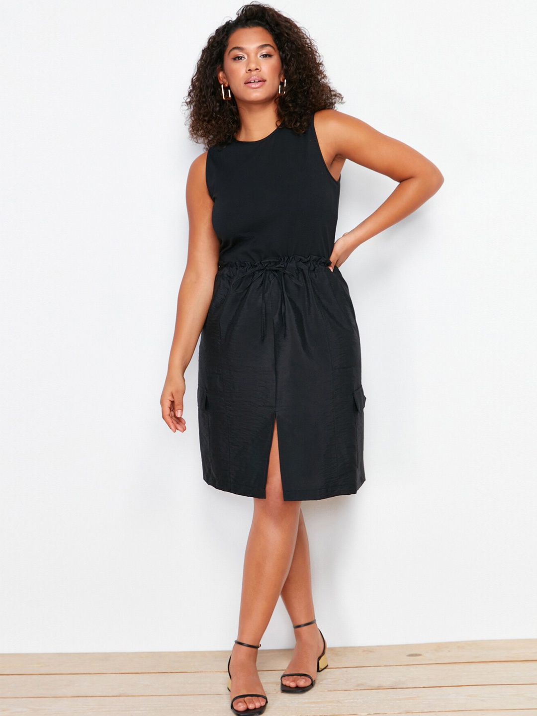

Trendyol Plus Size Round Neck Sleeveless A-Line Dress, Black