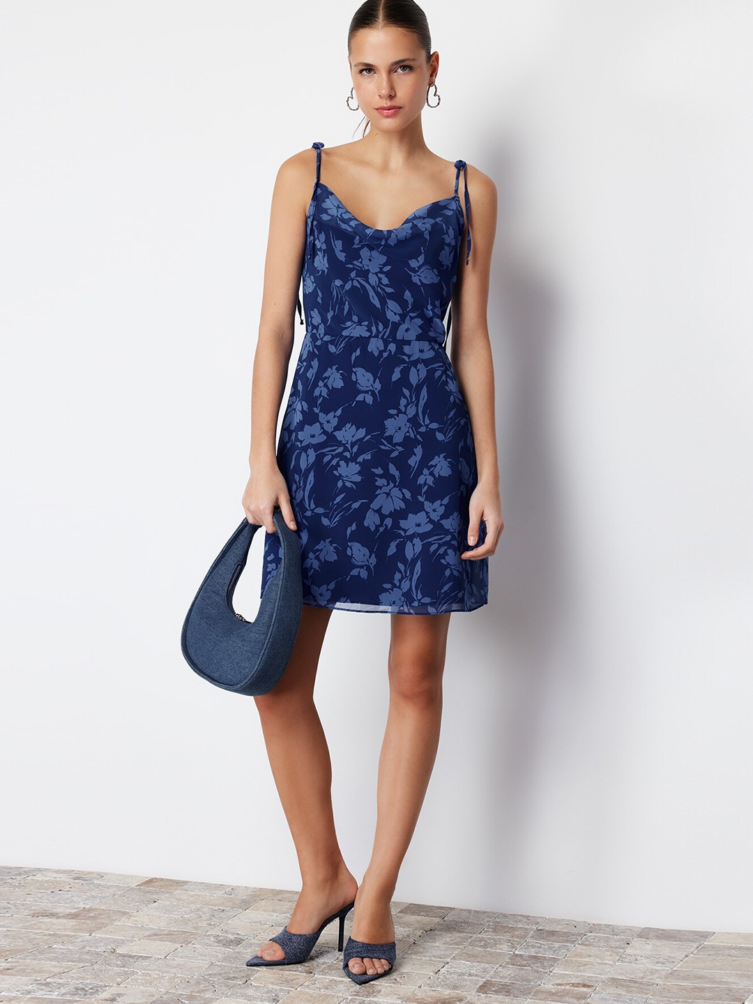 

Trendyol Shoulder Straps Sleeveless A-Line Dress, Blue