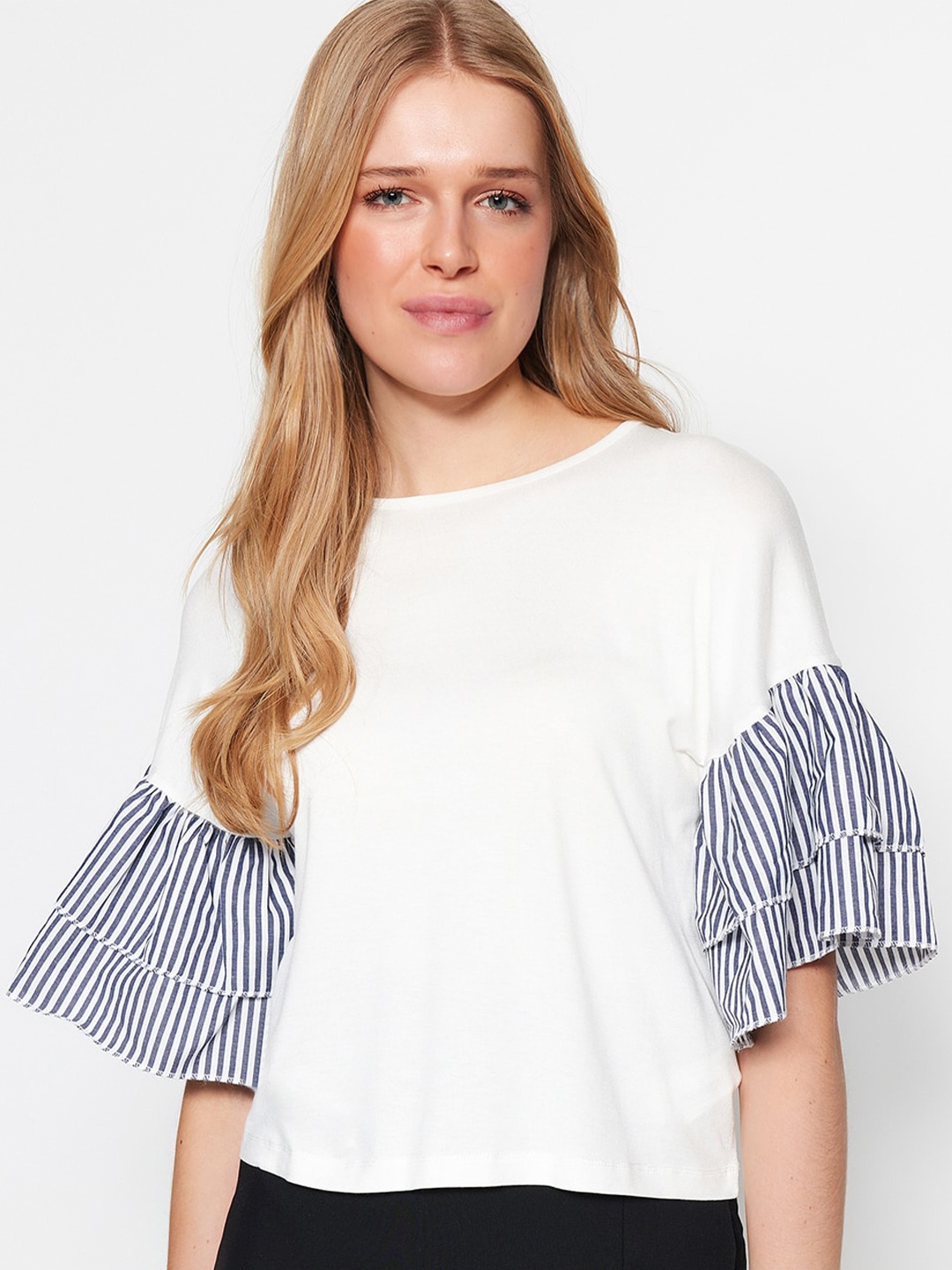 

Trendyol Round Neck Flared Sleeves Cotton Top, White