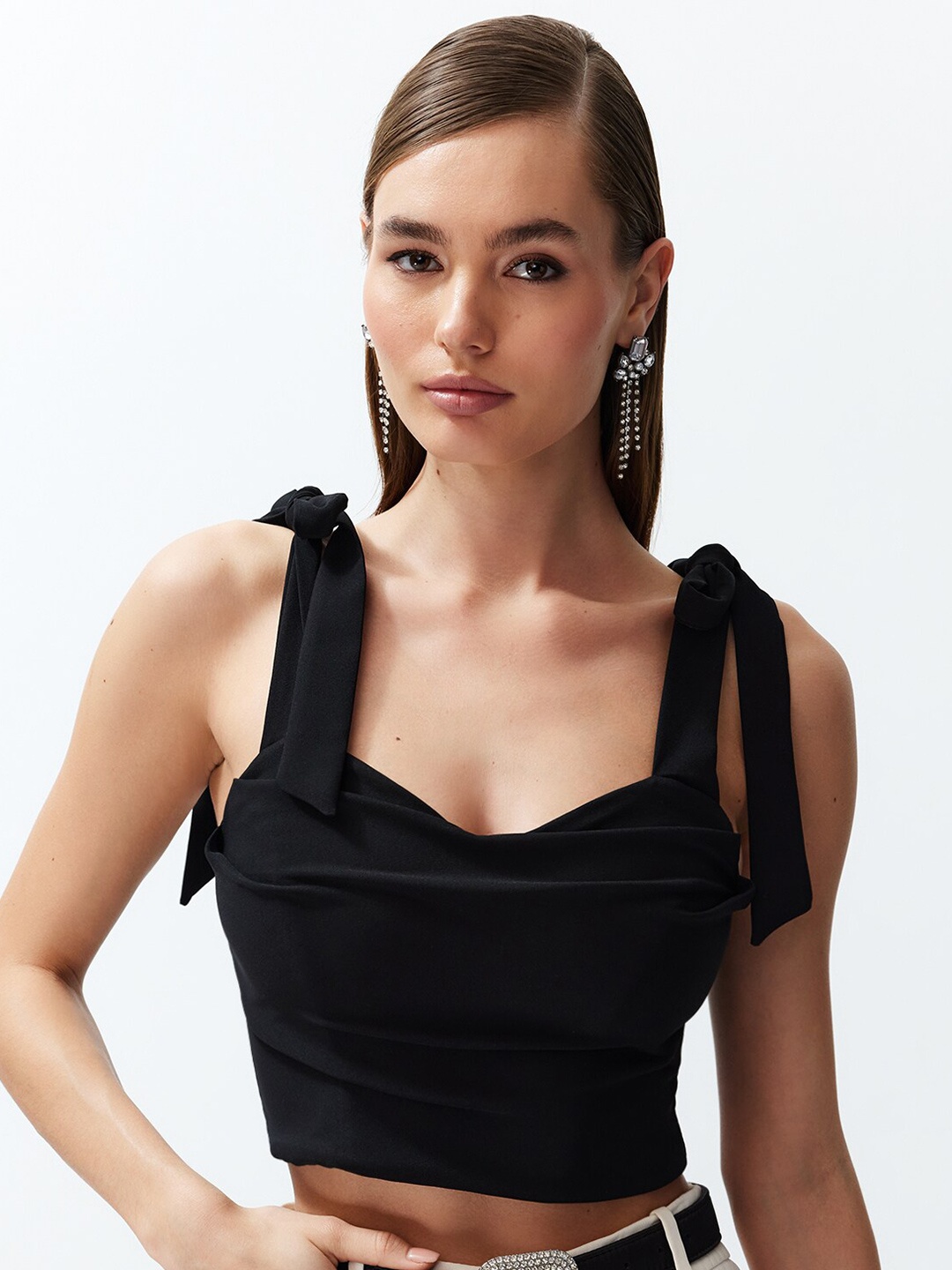 

Trendyol Shoulder Straps Fitted Casual Crop Top, Black