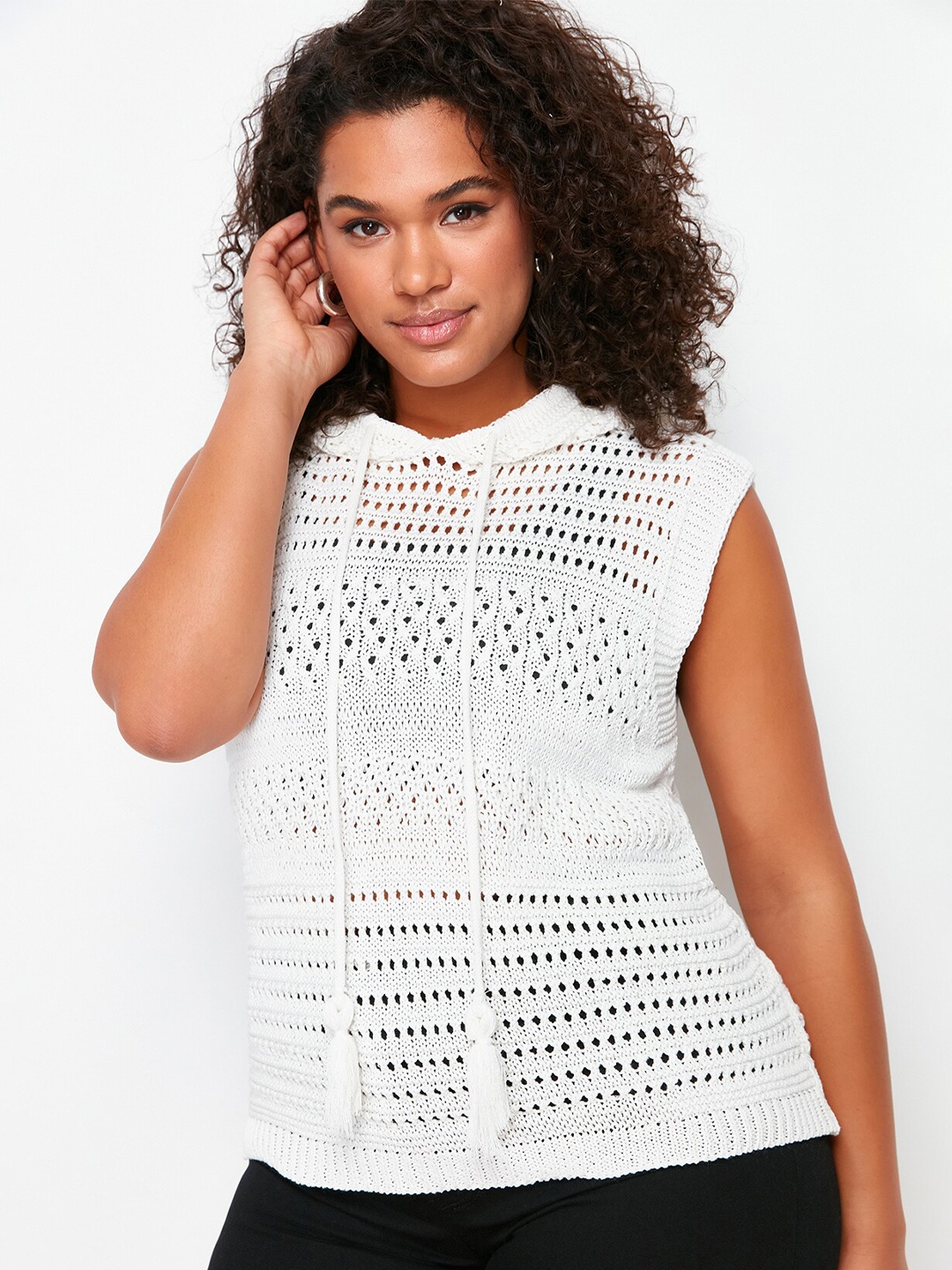

Trendyol Short Sleeves Round Neck Self Design Top, White