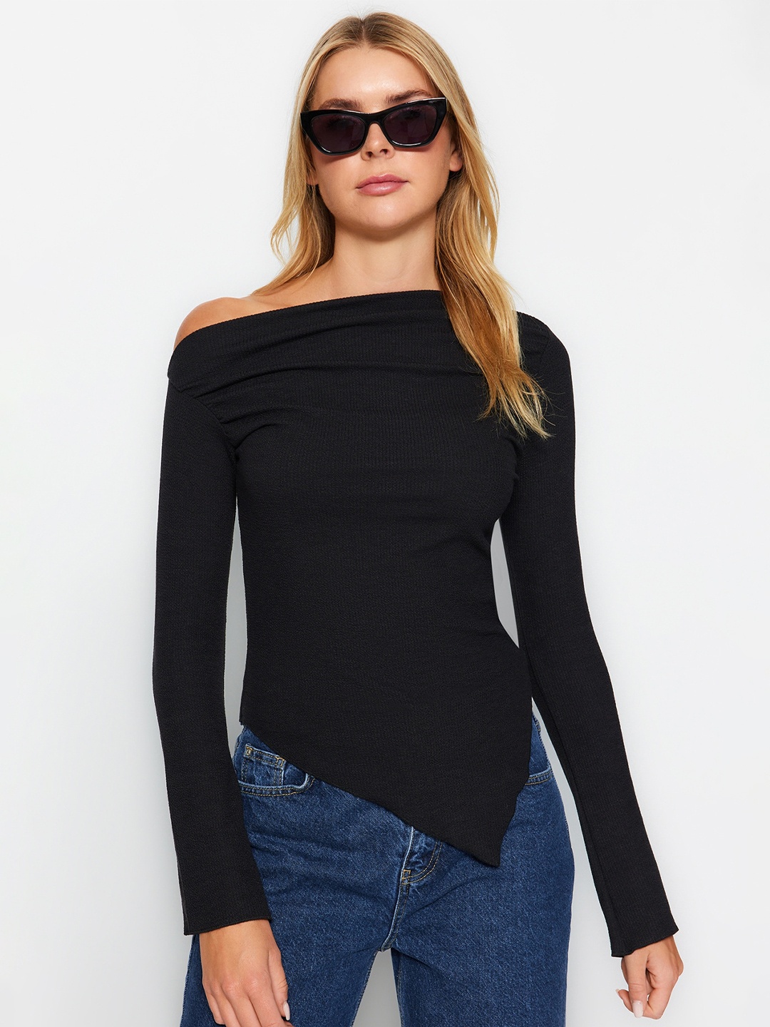 

Trendyol Off Shoulder Long Sleeves Casual Top, Black