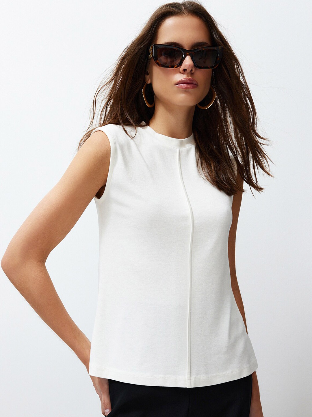 

Trendyol Round Neck Sleeveless Top, White