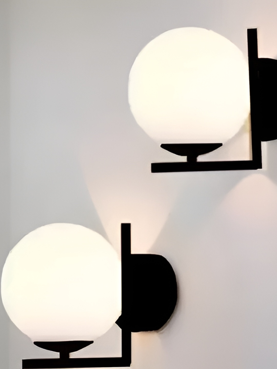 

Whiteray Black & White 2 Pcs Metal Contemporary Spherical Shaped Wall Lamp