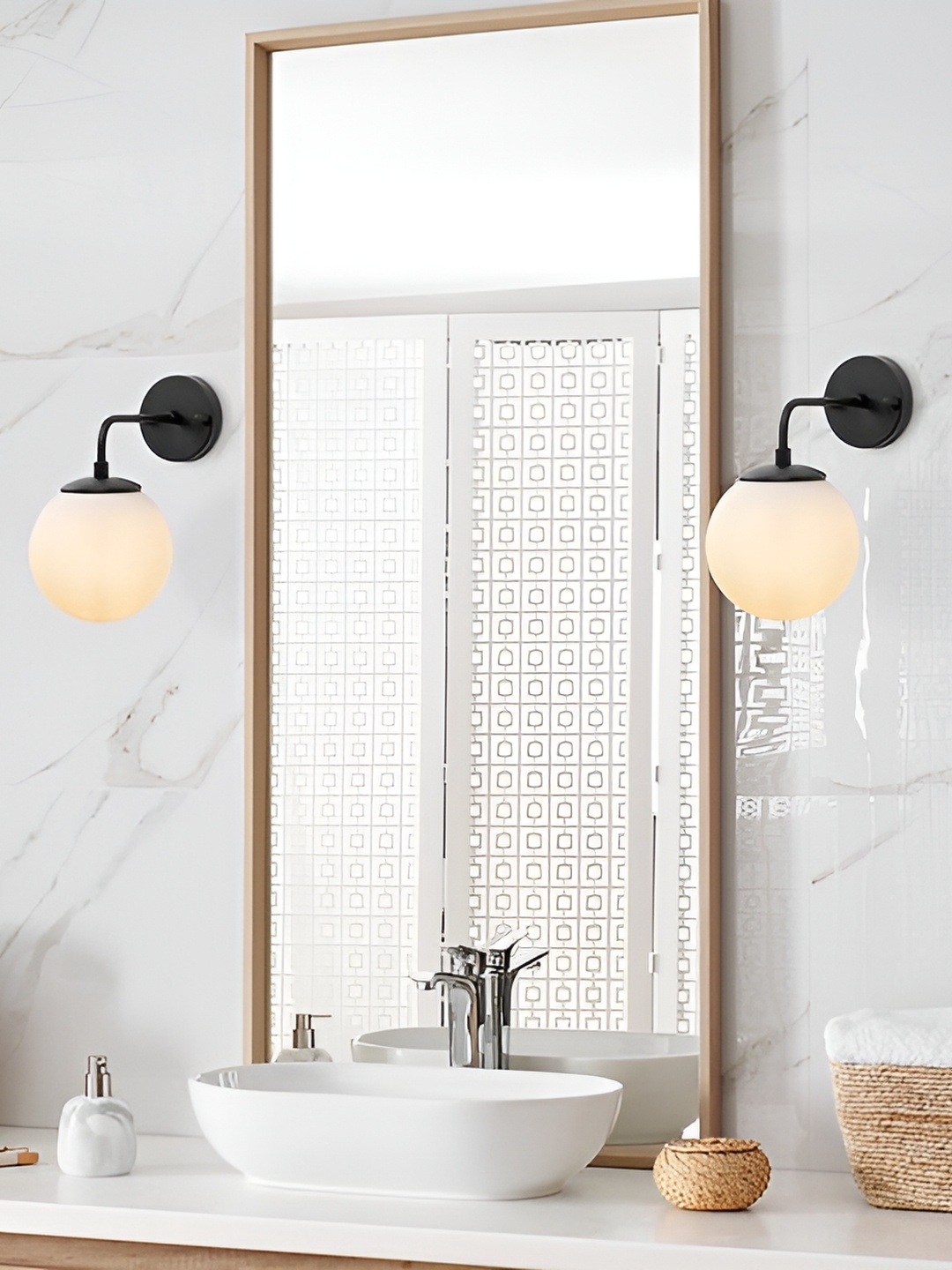 

Whiteray Black & White 2 Pieces Contemporary Spherical Shaped Wall Lamps