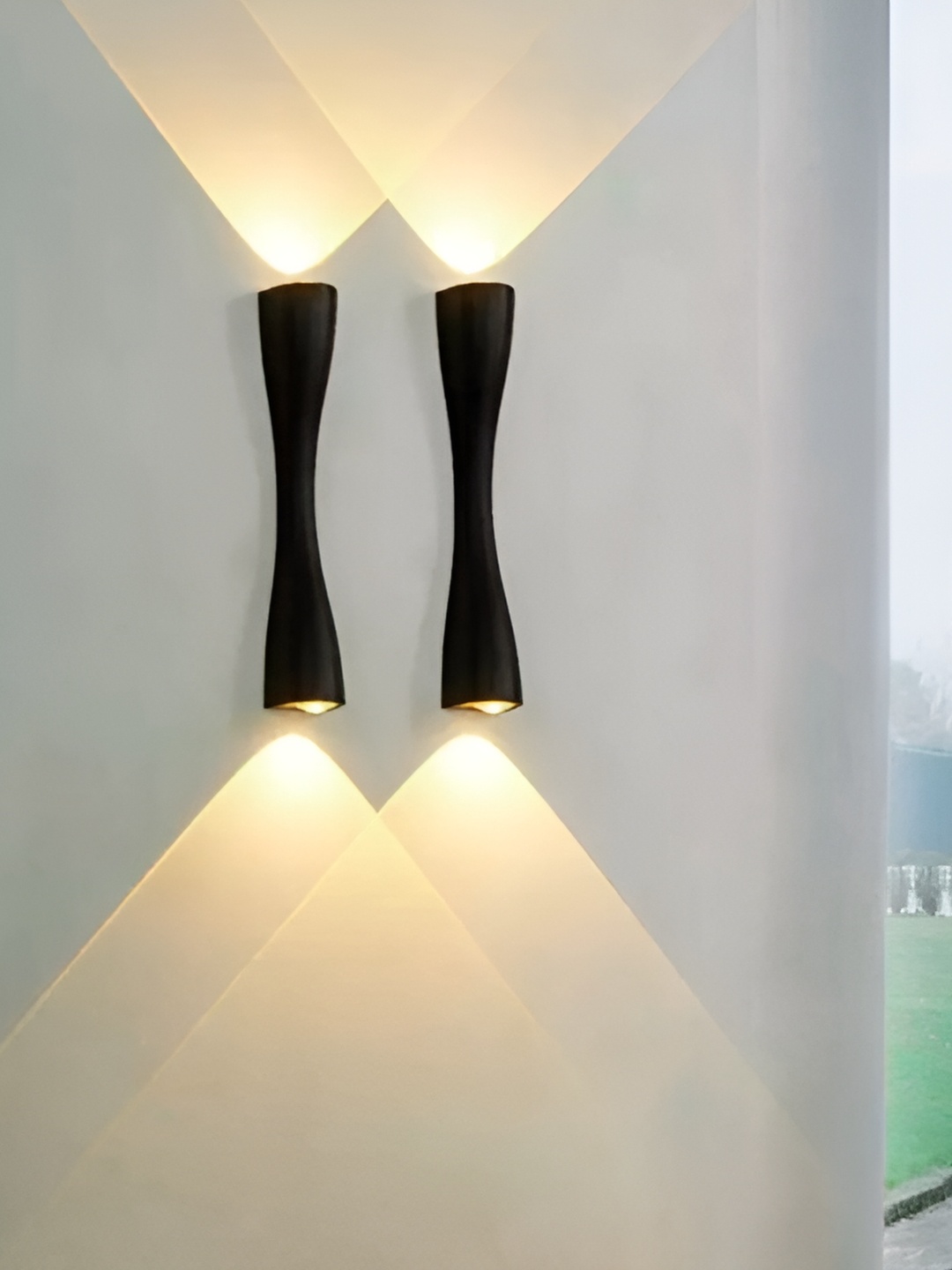 

Whiteray Black 2 Pcs Aluminium Traditional Cylinder Shaped Wall Lamp