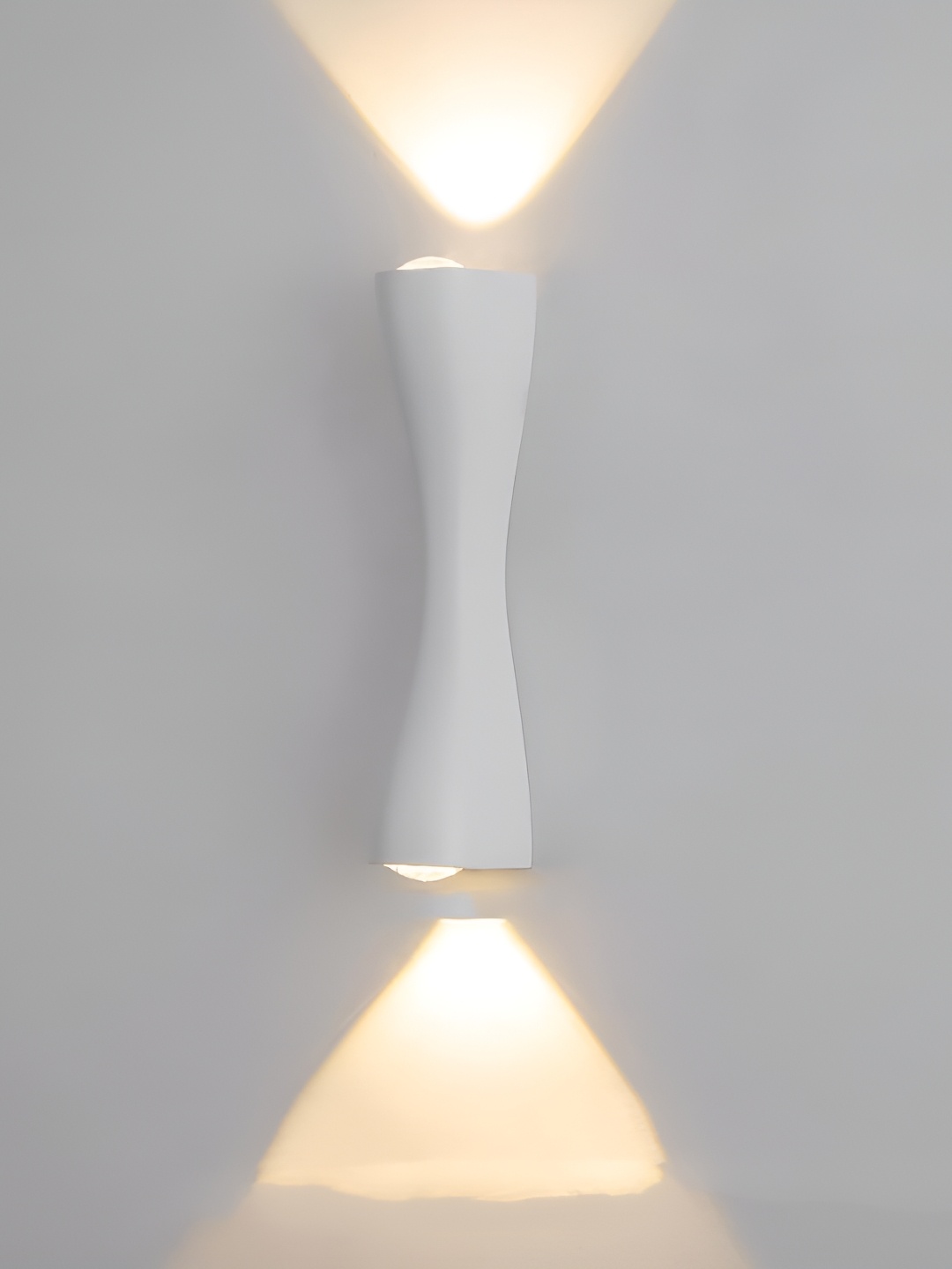 

Whiteray White Aluminium Contemporary Cylinder Shaped Wall Lamp