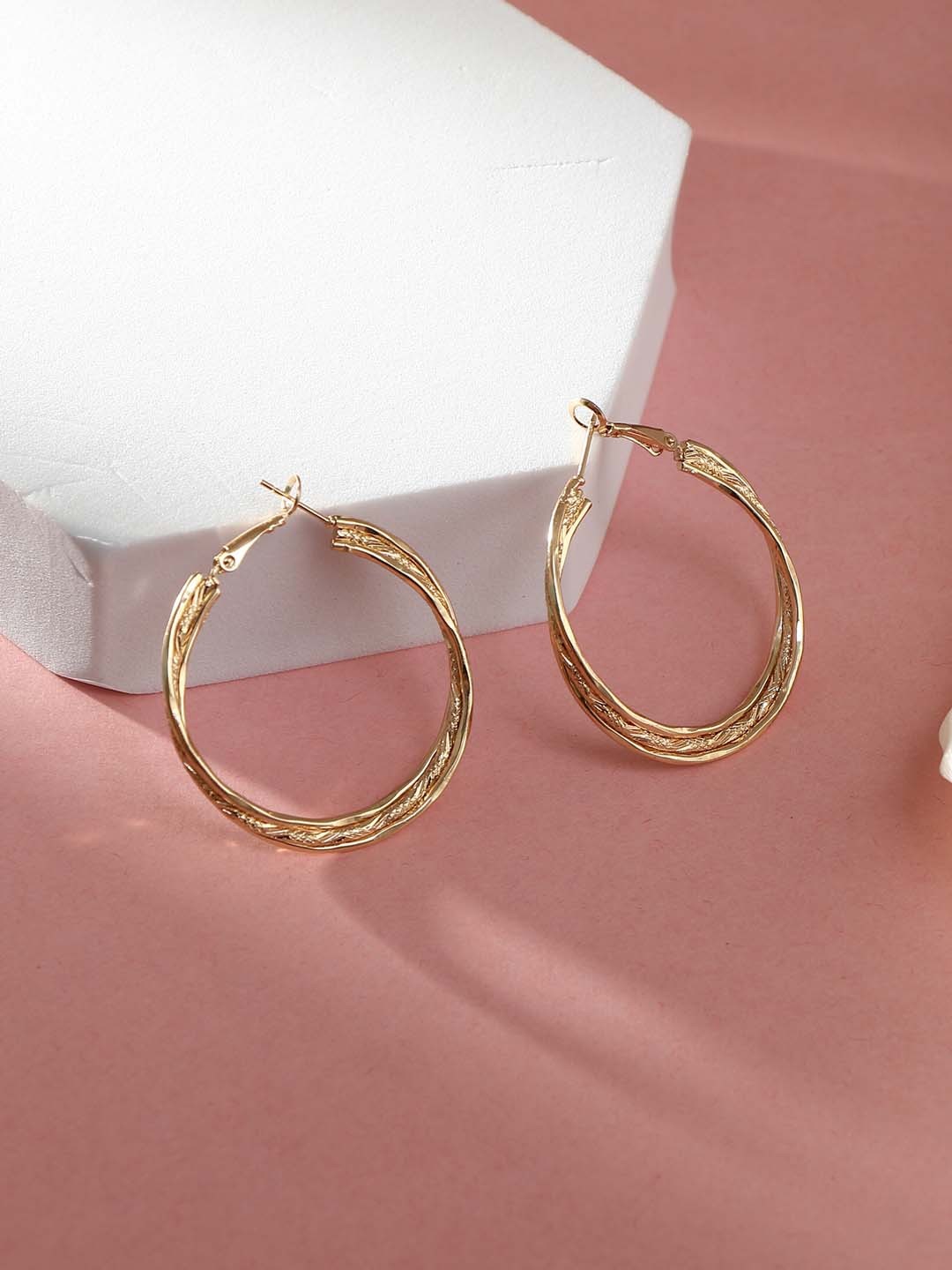 

DressBerry Gold-Plated Classic Hoop Earrings