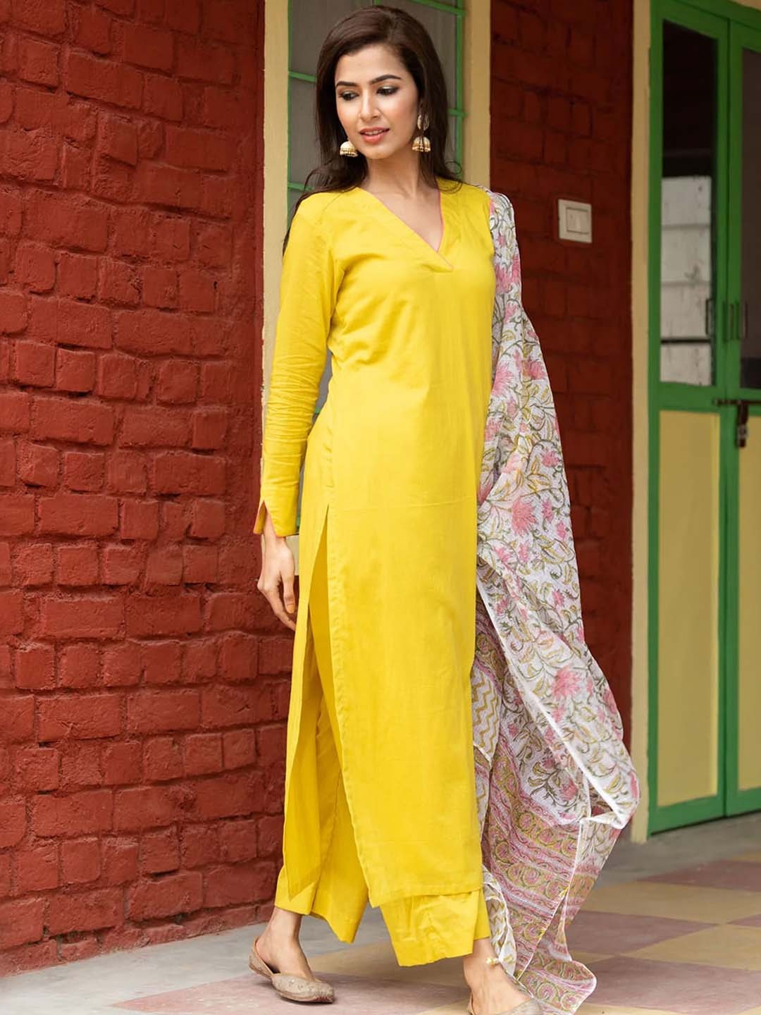 

Ambraee V-Neck Long Sleeves Straight Kurta With Trouser & Printed Dupatta, Yellow