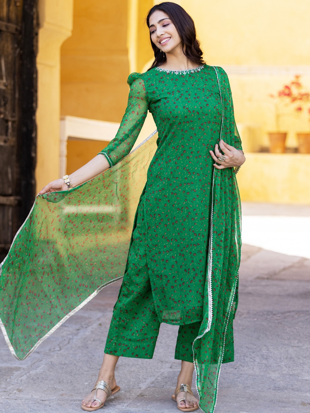 

Ambraee Floral Printed Puffed Sleeves Straight Kurta With Trousers & Dupatta, Green