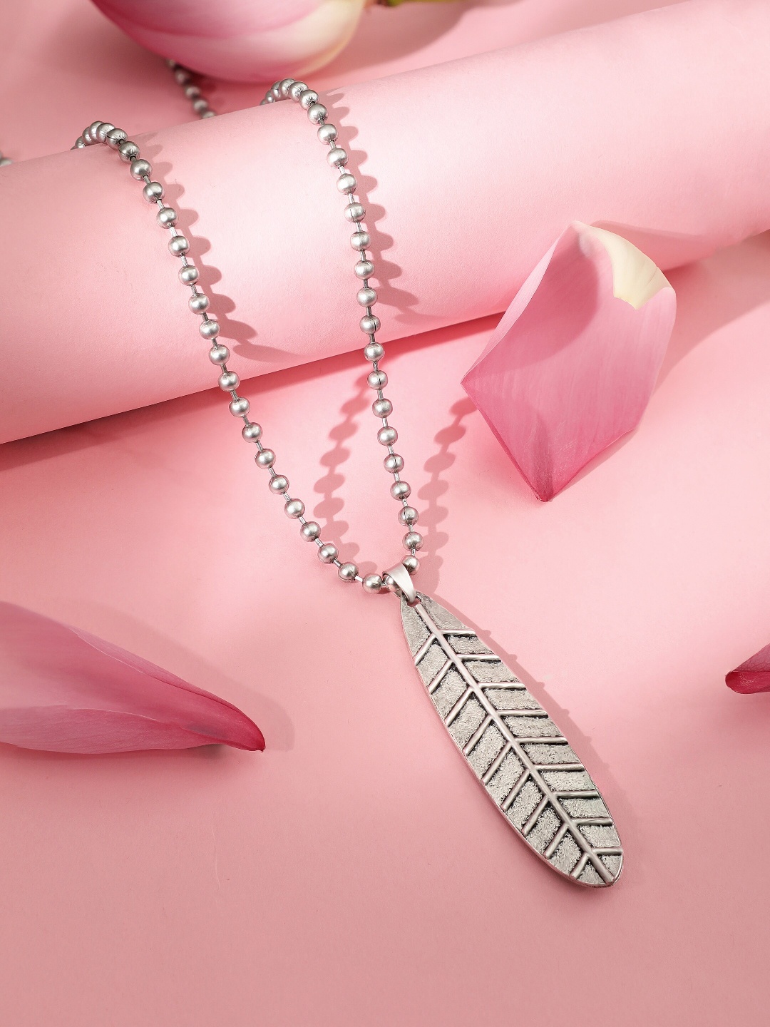 

Rubans Oxidised Silver Plated Leaf Textured Pendant Chain & Necklace