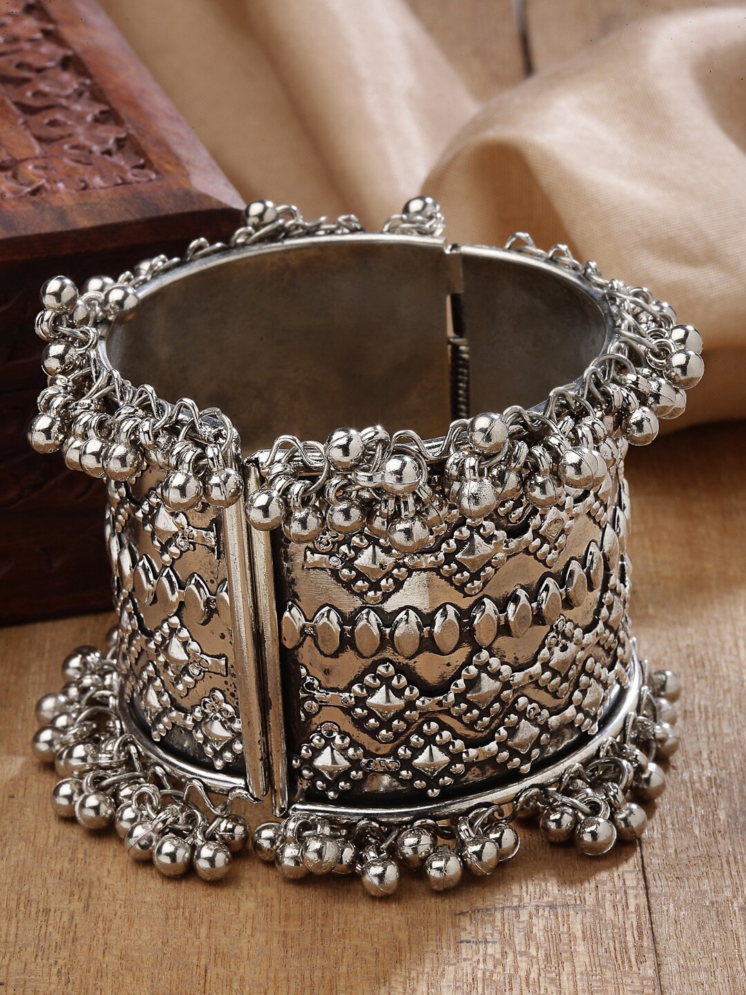 

CHUI MUI Silver-Plated Oxidised Kada Bracelet