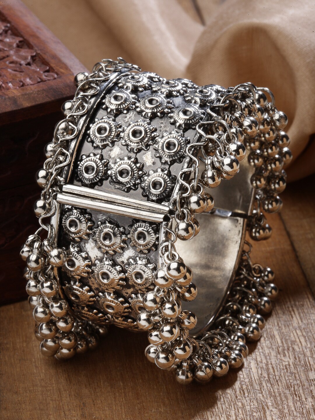 

CHUI MUI Silver-Plated Kada Bracelet