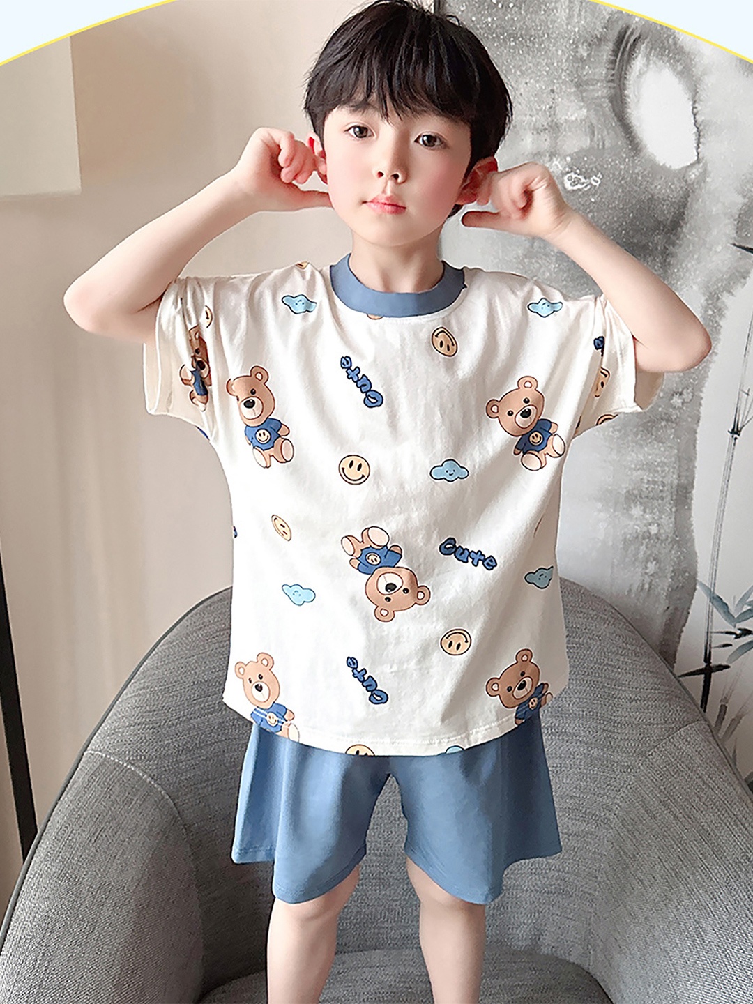 

StyleCast x Revolte Boys Blue Graphic Printed T-Shirt & Shorts