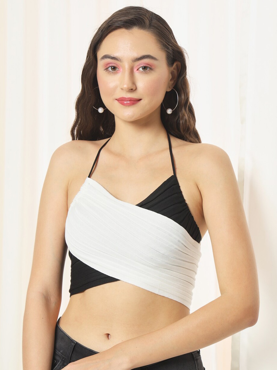 

BAESD Colourblocked Shoulder Straps Bralette Crop Top, Black