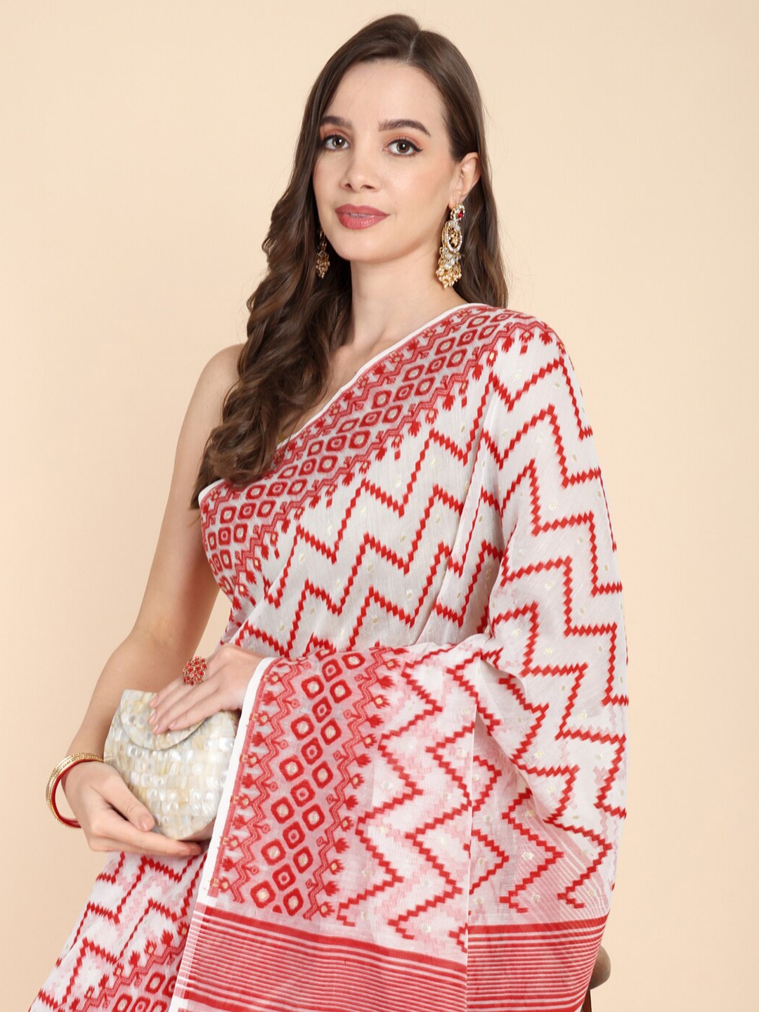 

Bong ButiQ Geometric Woven Design Jamdani Saree, White