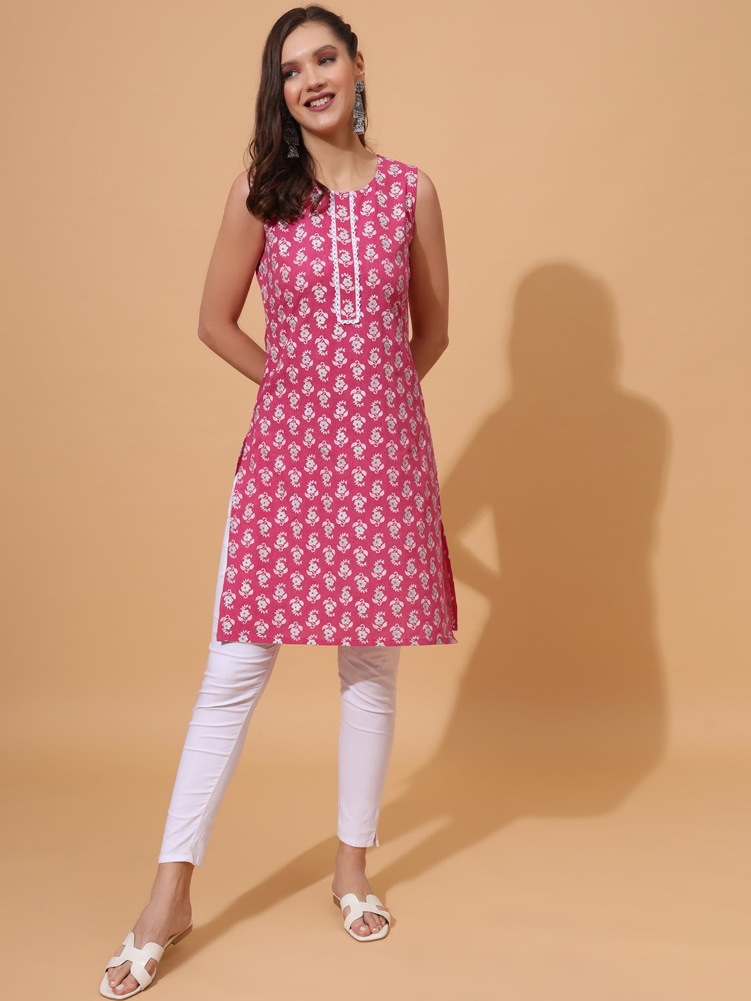 

GULABI LEAF Floral Printed Cotton Straight Kurta, Pink