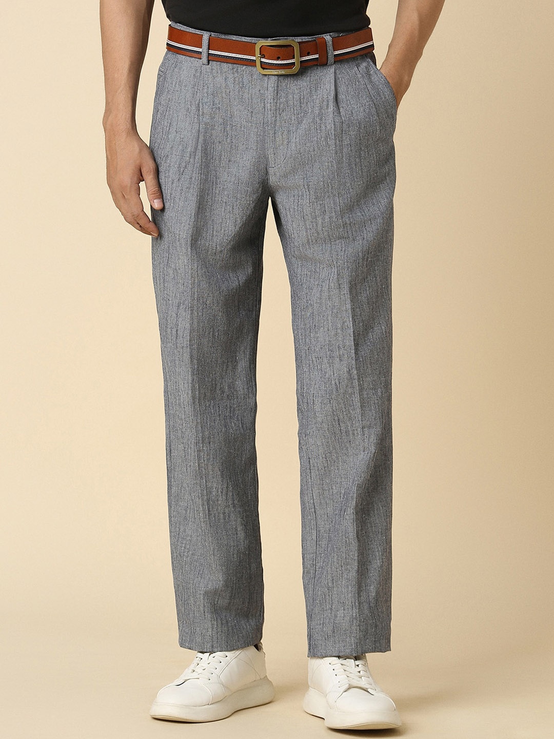

Allen Solly Men Textured Pleated Mid-Rise Trouser, Grey
