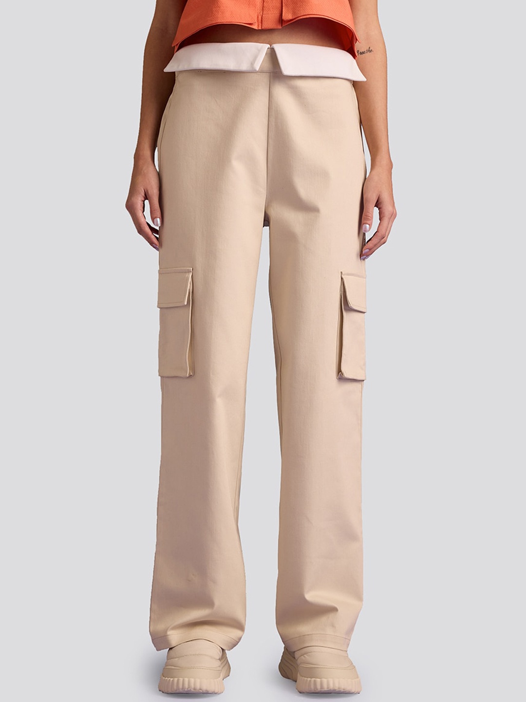 

Muvazo Women Mid-Rise Pure Cotton Cargo Track Pants, Beige