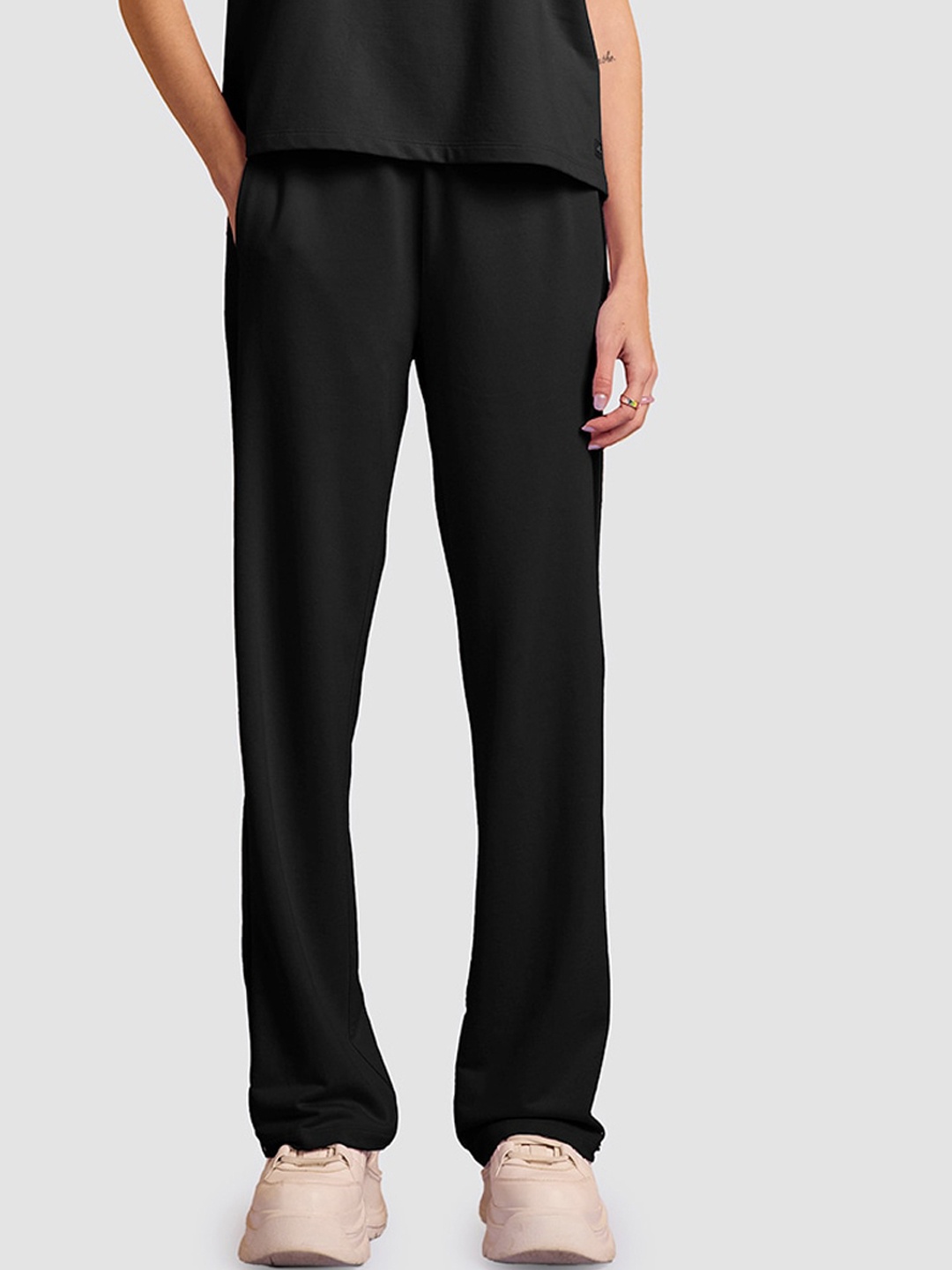 

Muvazo Women Mid Rise Track Pants, Black