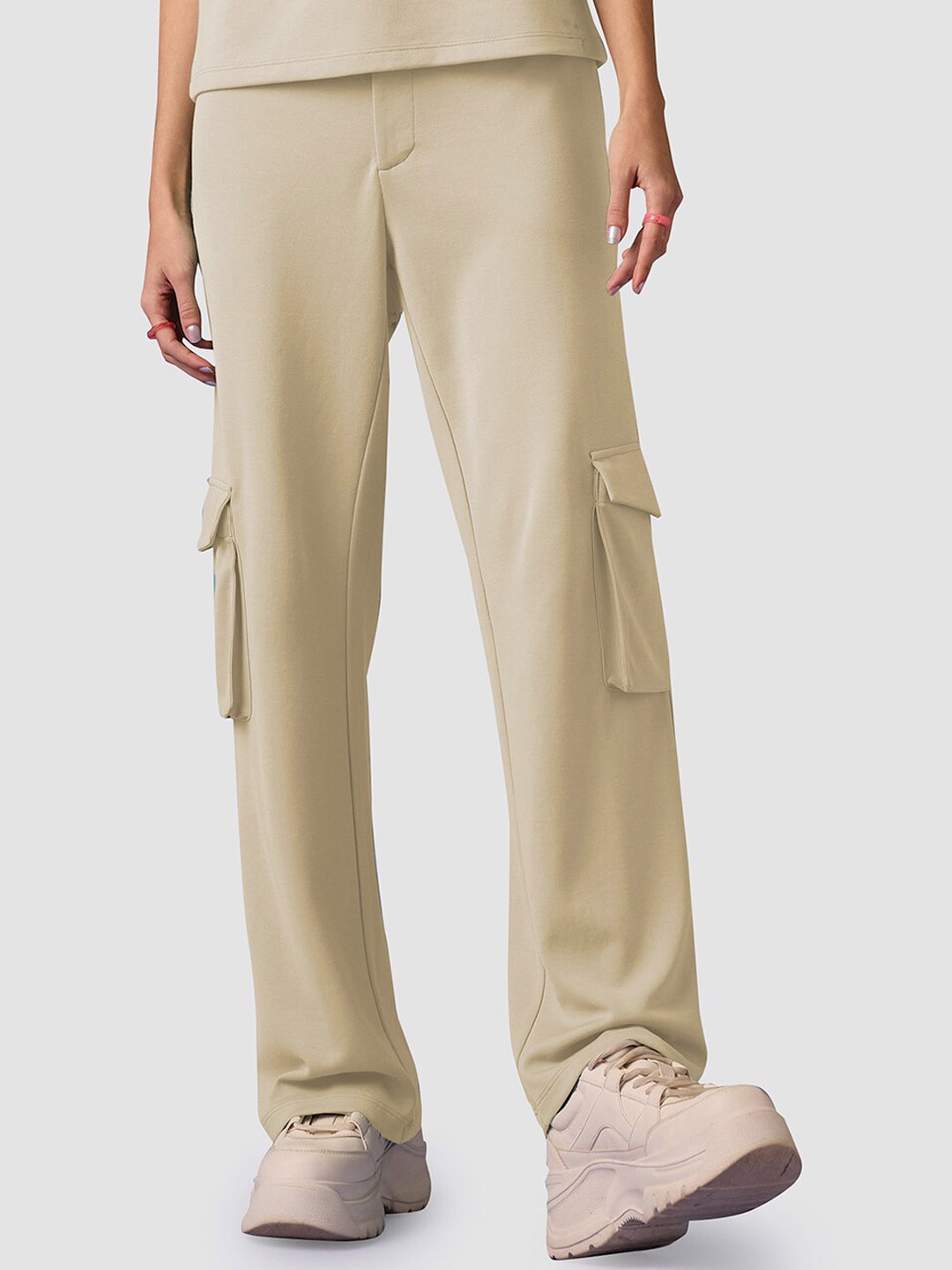 

Muvazo Women Mid-Rise Cargo Track Pant, Off white