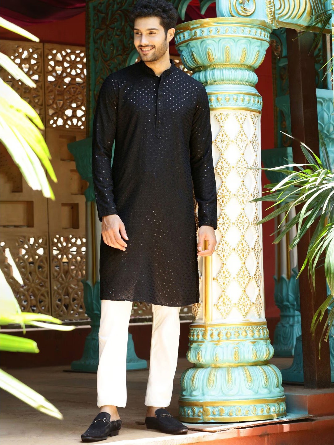 

DEYANN Geometric Embroidered Straight Sequinned Kurta with Churidar, Black