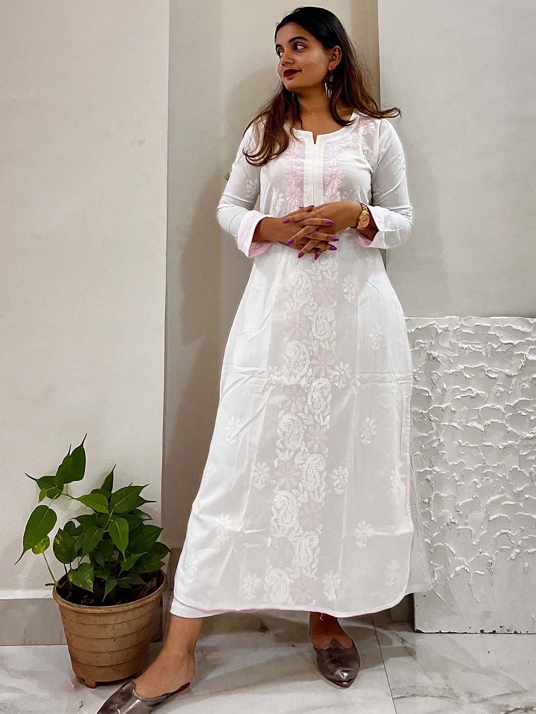 

THE VASILIKI Floral Embroidered Straight Cotton Chikankari Kurta, White