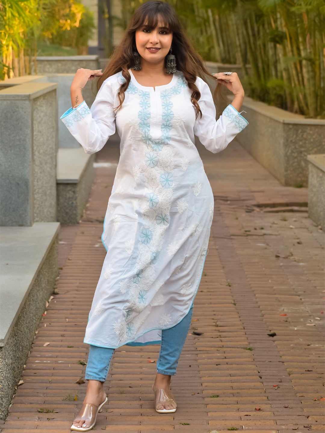 

THE VASILIKI Floral Embroidered Straight Cotton Chikankari Kurta, White