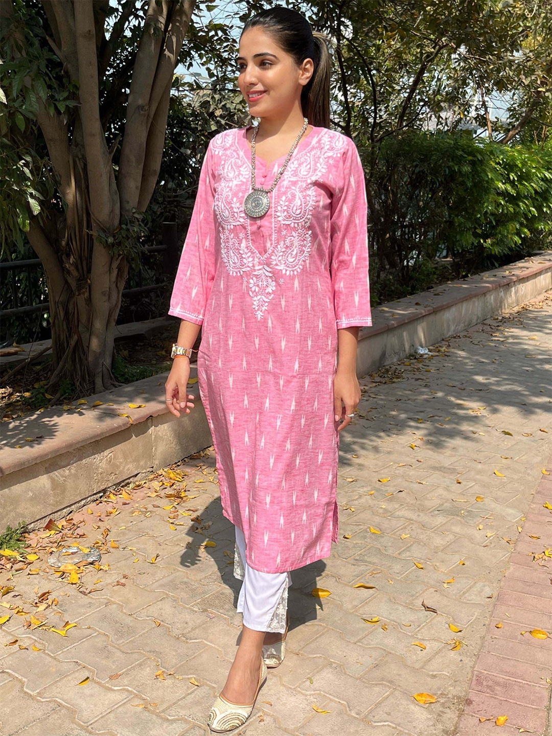 

THE VASILIKI Paisley Chikankari Embroidered Cotton Straight Kurta, Pink